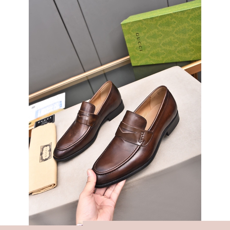 G*u*i leather shoes